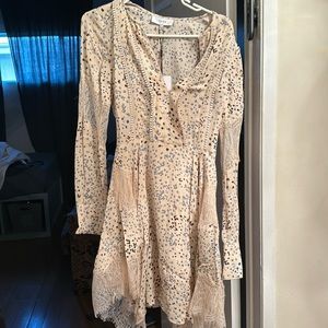 Knee length never worn size 0 dress long sleeve cream